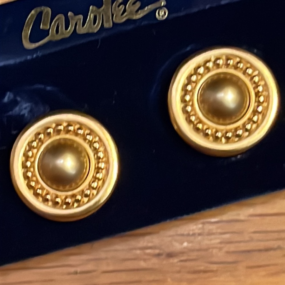 Carolee Gold Tone Textured Twist Dome Button Earrings RARE Clip On NEW ON CARD - Picture 5 of 6